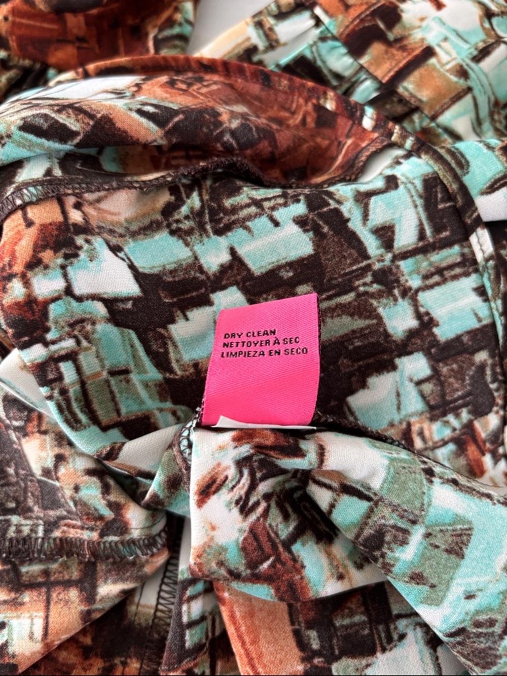 NWOT Betsey Johnson geometric print blouse - Picture 9 of 9